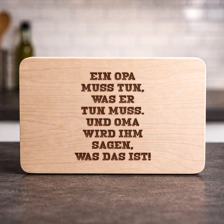 Ein Opa muss tun Schneidebrett | Frühstücksbrettchen Holzbrett Küchenbrett Geschenk Opa Großvater